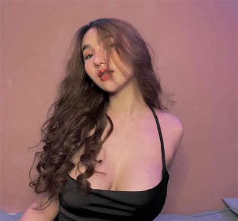 Kanya Bunloed เน็ตไอดอลสาว 18+ นมใหญ่ขาวเนียน ขวัญใจ onlyfans