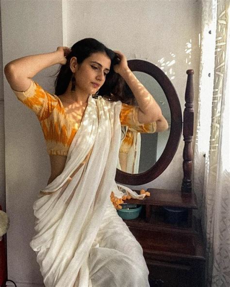 Pic Of The Day Fatima Sana Shaikh Looks Jaw Dropping In Saree Pictures