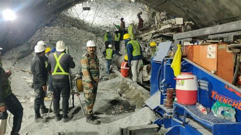 Uttarkashi Tunnel Collapse Live Drilling To Evacuate Trapped Workers Put On Hold After Machine