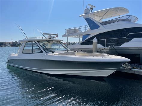 2019 Boston Whaler 380 Realm Ekspresscruiser Til Salgs Yachtworld