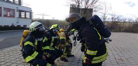 Realbrandausbildung An Der Th Ringer Feuerwehr Und