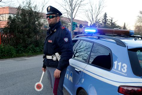 Truffa Del Falso Incidente A Firenze Rubano Oro E Soldi A Unanziana