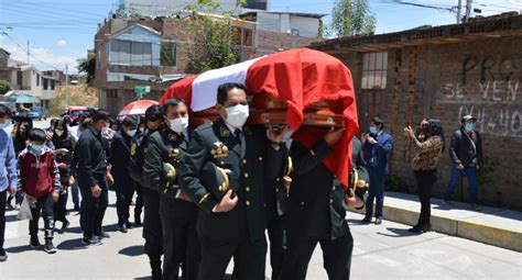 Dan Ltimo Adi S Y Acompa An Hasta El Cementerio Los Restos De Polic A