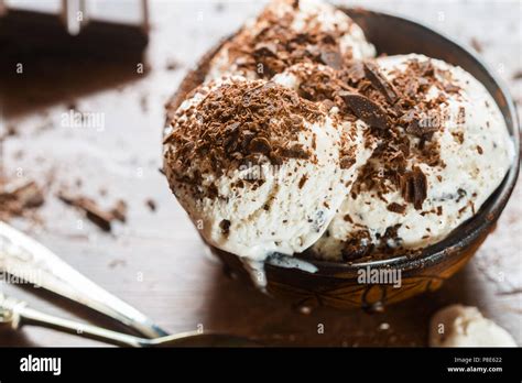 Мороженое бомба с шоколадной крошкой - 64 фото