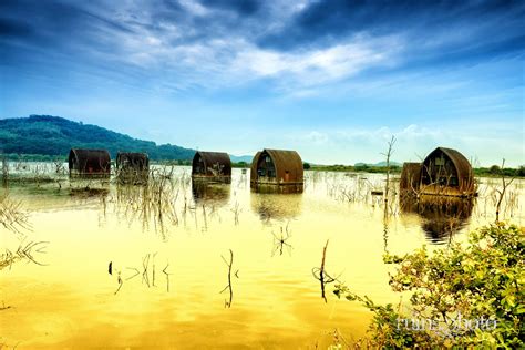 なぜ水没した？水に沈んだ幻想的な廃墟、ペンション村鹿忍グリーンファーム（岡山県瀬戸内市） Ruins Photo