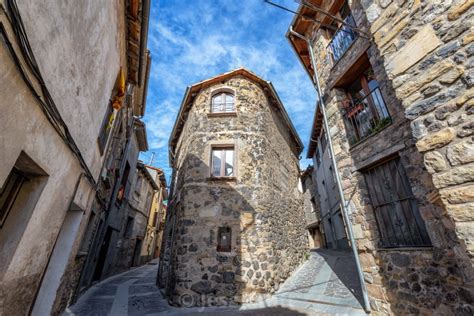 Castellfollit de la Roca el increíble pueblo de España que se fundó en