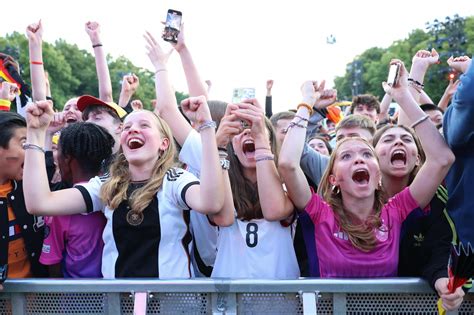 Euro L Allemagne Qualifi E Pour Les Huiti Mes En Battant La Hongrie