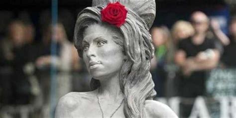 Amy Winehouse Inmortalizada En Una Estatua Runrun