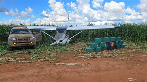 Gefron apreende cerca de 500 quilos de cloridrato de cocaína após queda