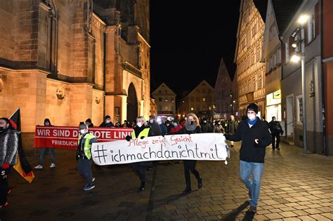 2 500 Menschen Bei Friedlicher Corona Demo In Reutlingen Reutlingen