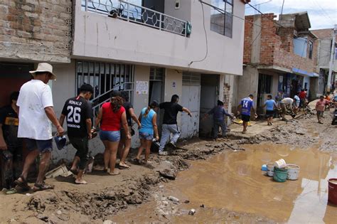 Trujillo Cerca De Viviendas Sepultadas Bajo El Lodo Tras Lluvias