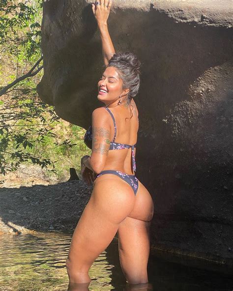 Aline Campos Riscado nua a eterna musa do verão em fotos pelada