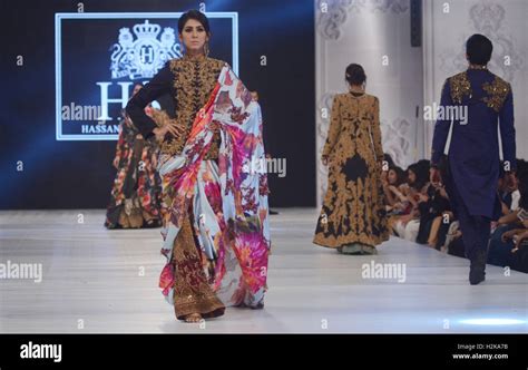 Lahore Pakistan 28th Sep 2016 Pakistani Models Present Creations By