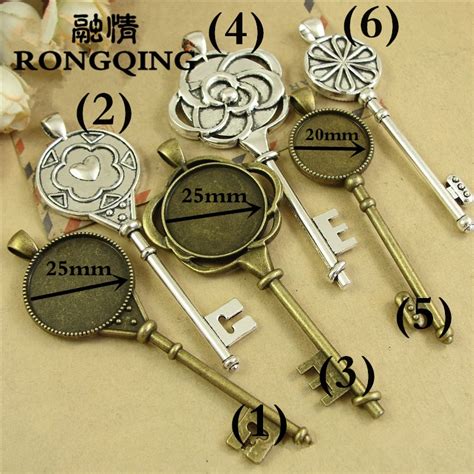 RONGQING 20pcs Lot Retro Flowers Antique Bronze Key Pendant 20mm