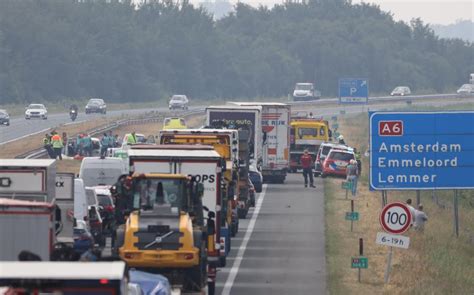 Ongeval Met Meerdere Voertuigen Op A Bij Oldeouwer Snelweg Afgesloten