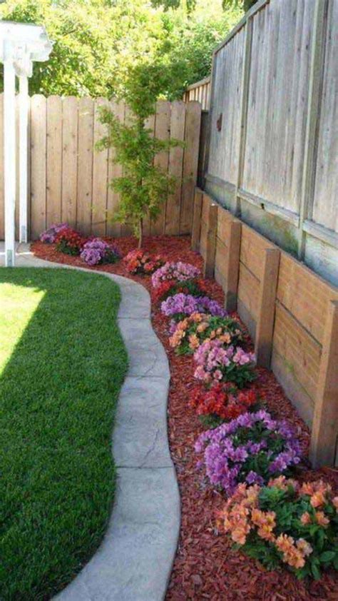 24 Beautiful Red Mulch Landscaping Ideas To Add More Color and Texture | Decor Home Ideas