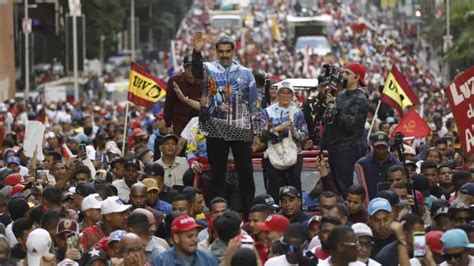 Chavistas Y Opositores Salen A La Calle En Venezuela Para Apoyar A Sus