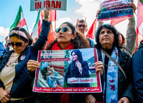 Protestas en Irán no pierden fuerza un mes de la muerte de Mahsa Amini