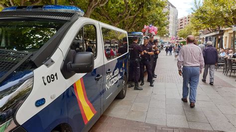 Por El Aire A Caballo La Policía Nacional Toma El Centro De Logroño