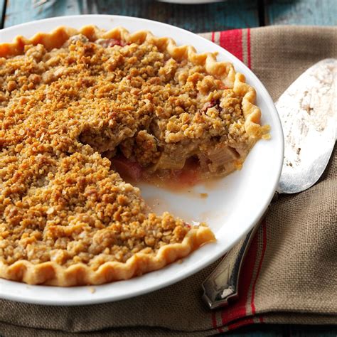 Strawberry Rhubarb Crumb Pie Recipe Taste Of Home