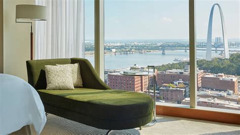 Luxury Hotel Downtown St. Louis | Four Seasons Hotel St. Louis