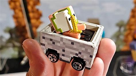 Hot Wheels 2016 Exclusive Minecraft Minecar 6 Car Set Plus 3 Mini Action Figure Wither Skeleton
