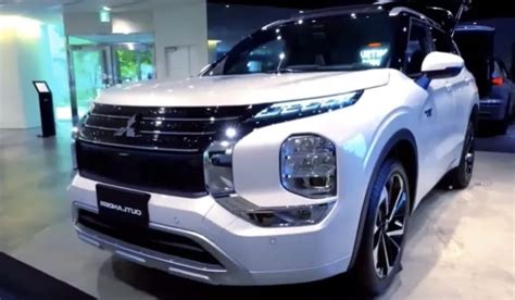 Mitsubishi Resmi Liris Dan Luncurkan All New Pajero Sport GR Sport Di