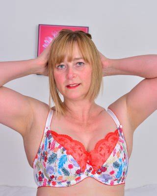 Naughty British Housewife Playing Alone Porn Pictures Xxx Photos Sex Images Pictoa