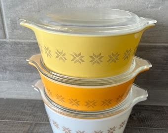 Vintage Pyrex Town And Country New In Box Cinderella Casserole Set Of 3