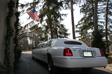 Lincoln Town Car Limo • FitzGerald Brothers Transportation