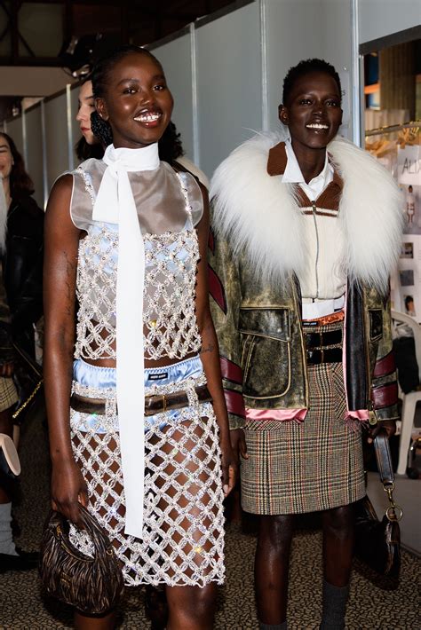 Este Detalle Tiene M S De A Os Y Es La Clave Para El Naked Dress Del Verano Vogue Espa A