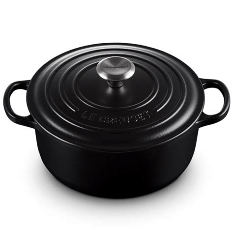 Signature Cocotte ronde en fonte Noire Mat de 20 à 28 cm Le Creuset