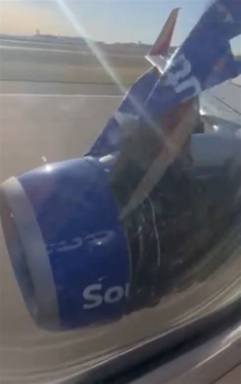 Turbina de avião Boeing 737 800 se desfaz durante decolagem nos EUA