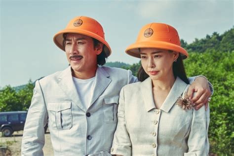 First Look At Lee Ha Nee Lee Sun Kyun And Gong Myungs New Movie