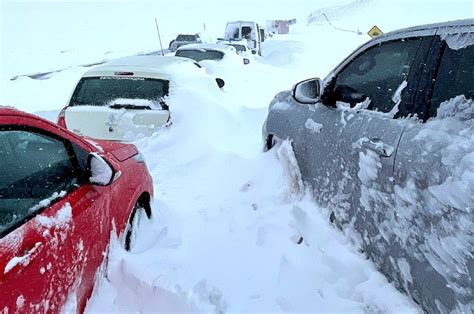 Temporal De Nieve En Chubut Hay Autos Y Colectivos Varados En Las Rutas 3 Y 26 Diario Río Negro