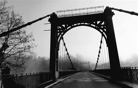 Le Pont Suspendu De Bonneuil Matours