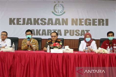 Ratusan Pegawai Kejaksaan Negeri Jakarta Pusat Lakukan Tes Urine