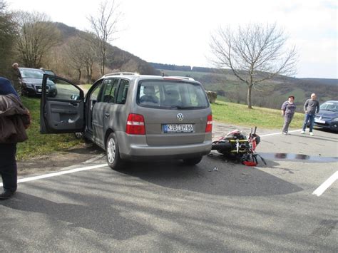 Pol Pdkh Verkehrsunfall Mit Schwerverletztem Motorradfahrer Presseportal