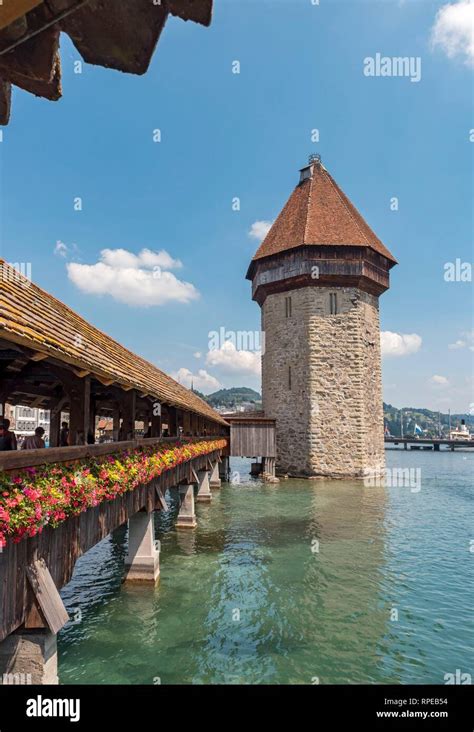 Hölzerne Kapelle Brücke Kapellbrucke mit Wasserturm Wasserturm