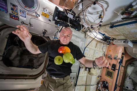 Astronaut Scott Kelly Sets New U.S. Record for Time Spent in Space | Space