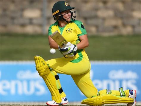 Watch Mitchell Starcs Wife Alyssa Healy Seen Taking Notes As Husband