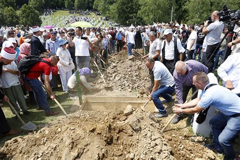 U Memorijalnom Centru Poto Ari Ukopano Rtava Genocida U Srebrenici