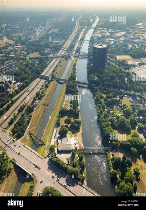 Emscher Und Dem Rhein Herne Kanal Emscherinsel Gasometer Oberhausen