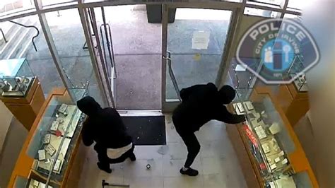 California Jewelry Store Hit By Smash And Grab Robbers Who Snatched