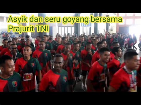 Keseruan Goyang Bersama Prajurit Tni Youtube