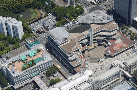 コロッセオ模した斬新な建物「セルシー」が閉館 大阪・千里ニュータウン 写真特集33 毎日新聞