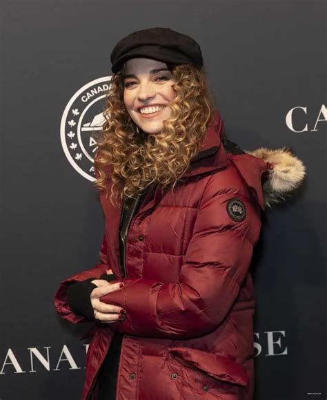 Annie Murphy Sexy And Hot Bikini Pictures Woophy