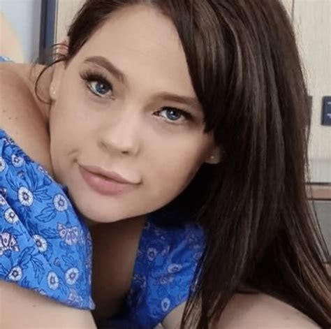 What Is The Age Of Mandy Lee? Bio, Instagram, Career, Net Worth, Family 