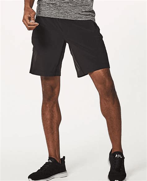 The 5 Best Yoga Shorts For Men