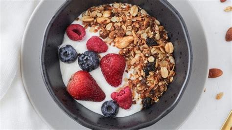 Gezond Ontbijt Recept Yoghurt Met Granola En Vers Fruit Instructies